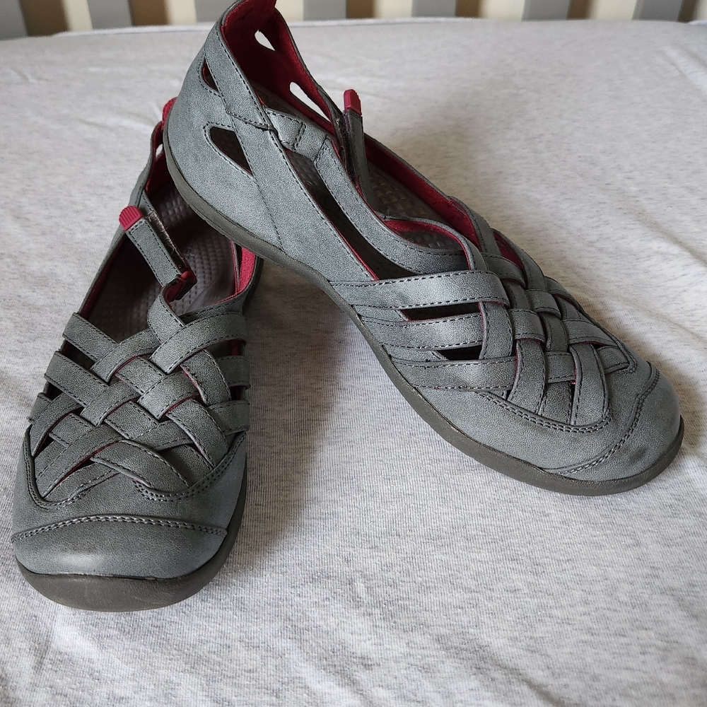 BareTraps Gray and Pink Woven Flats